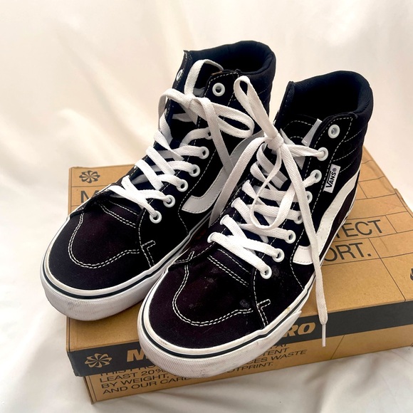 Vans Shoes - Black Hight Top Vans 🖤